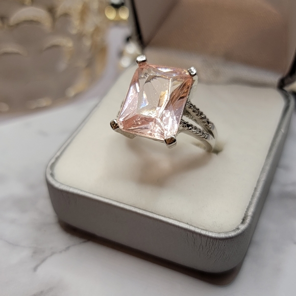 Large Brilliant Cut Clear Light Pink Silver Tone Ring - Picture 1 of 13